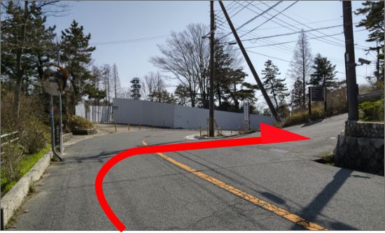 すぐ次の角を右折してください。